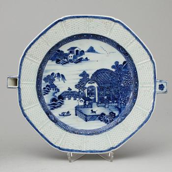 STEKFAT respektive VÄRMEFAT, porslin, Kina, 1700 samt 1800-tal.
