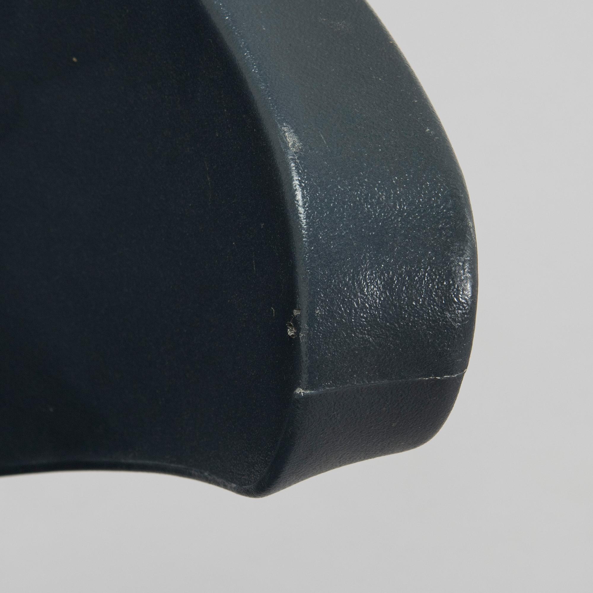 Eero Aarnio, tuoli "Focus" Adelta 2002.