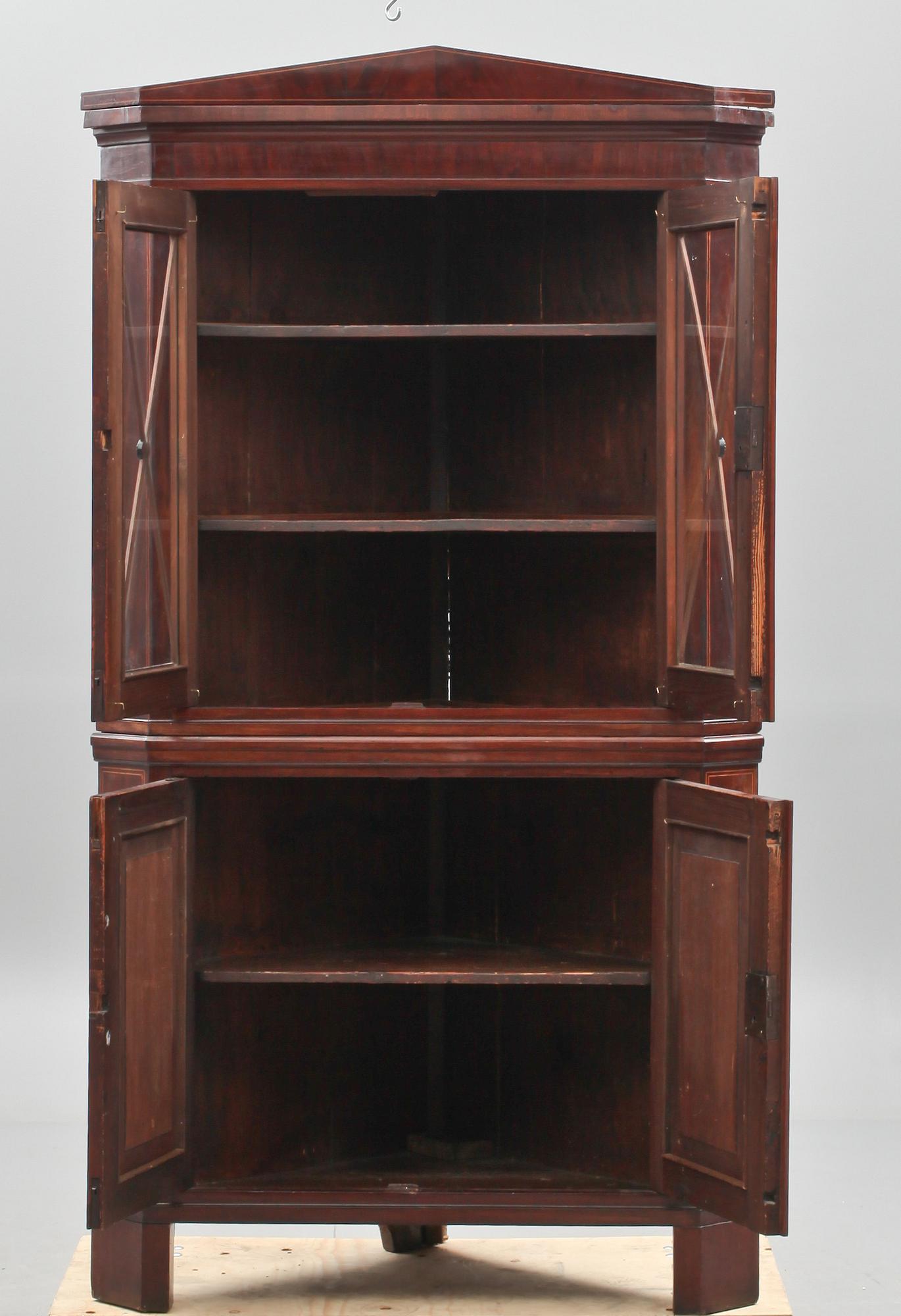 HÖRNSKÅP, regency, England 1800-talets första hälft.