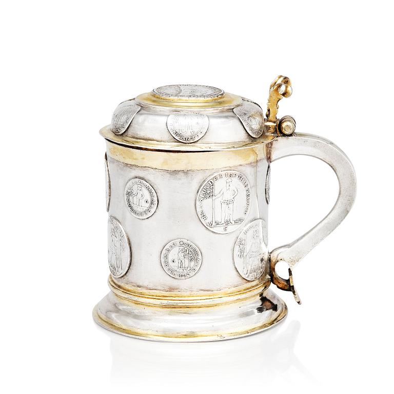 Andreas Junge I, dryckeskanna, delvis förgyllt silver, Königsberg, möjligen 1736.