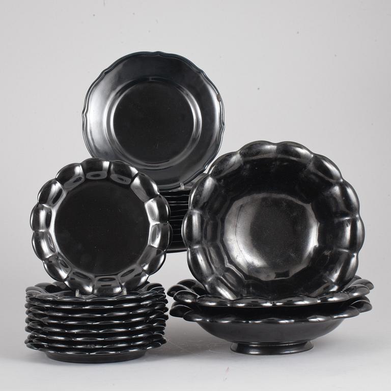 SERVISDELAR, flintgods. 24 delar. "Svart Glasyr" Gefle Uppsala Ekeby, Design Arthur Percy.