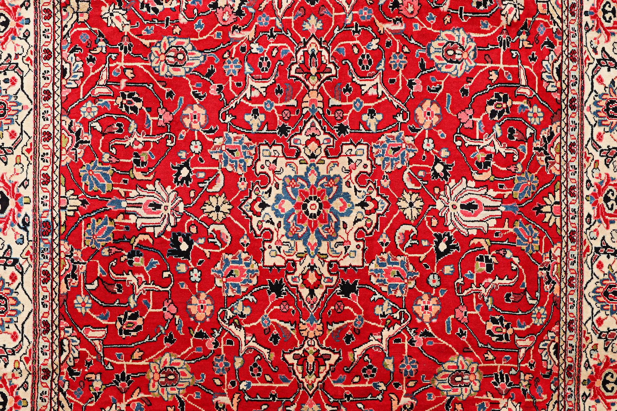 A carpet, Mahal, ca 372 x 248 cm.