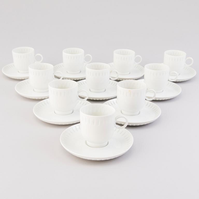 A 13-piece porcelain coffee set, Arabia, latter half and end of the 20th Century. Three pcs by Friedl Holzer-Kjellberg.