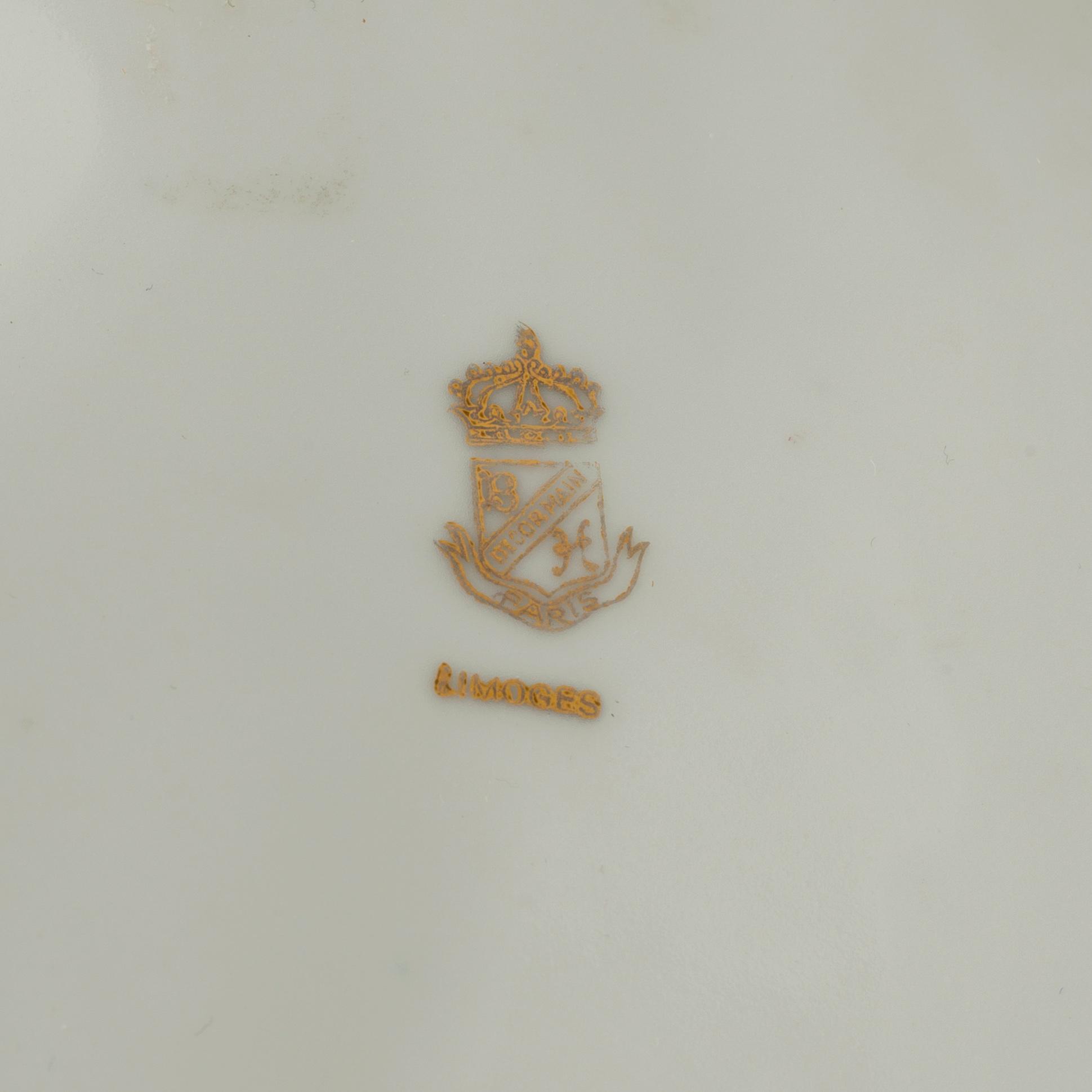 A LIMOGES PORCELAIN BOX, MID 20TH CENTURY.