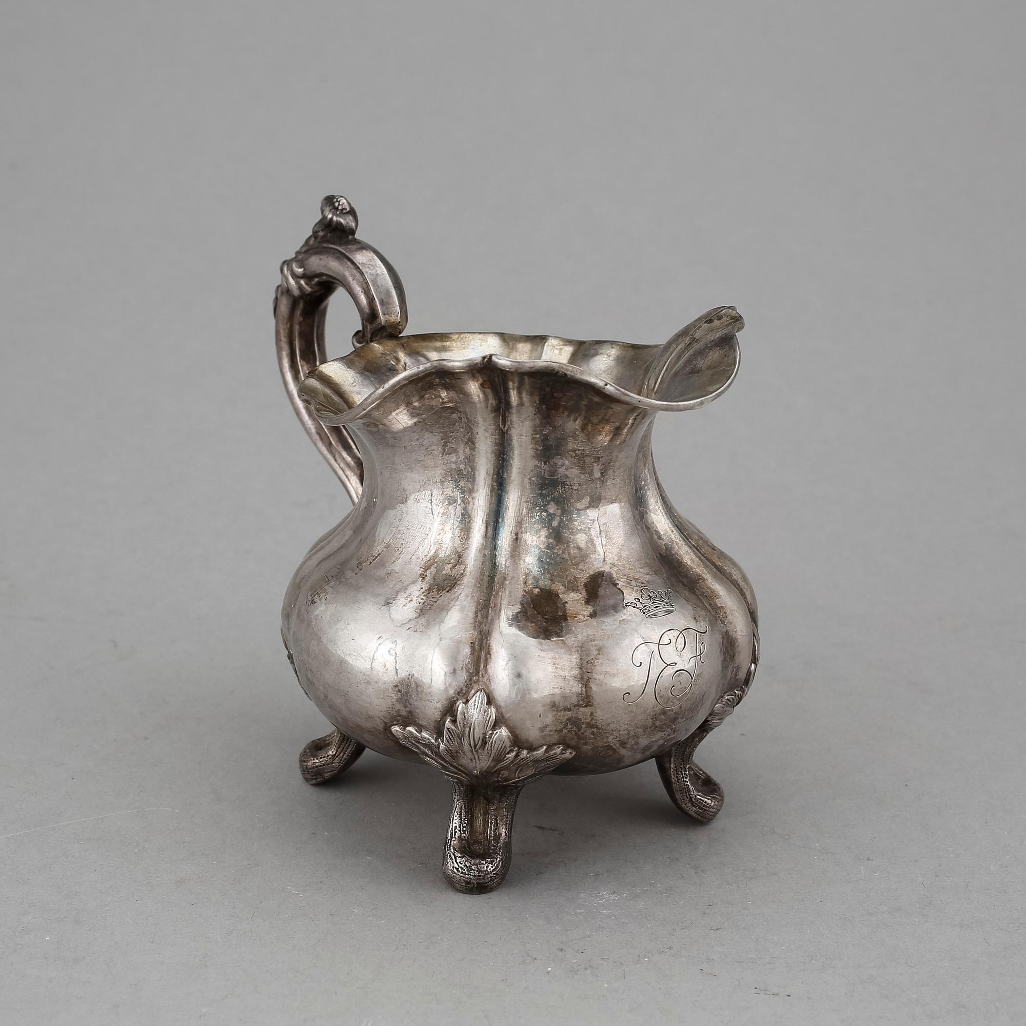 GRÄDDKANNA, silver, nyrokoko, S:t Petersburg, 1867. Vikt ca 152g.