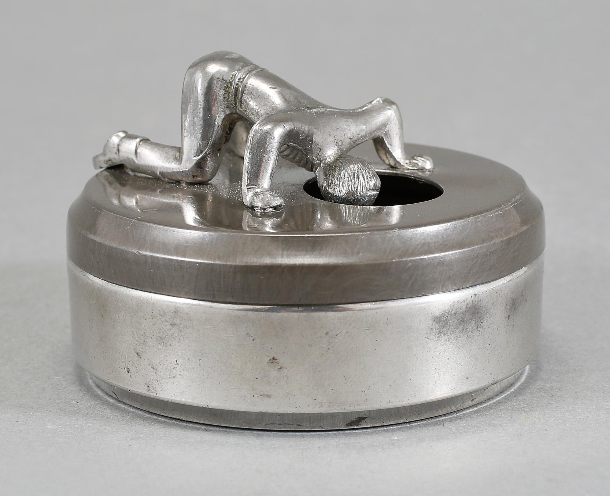 MANSCHETTKNAPPSASK, tenn och vitmetall, "Originell", Widerholm & Dahlberg, Eskilstuna, 1930-/40-tal.