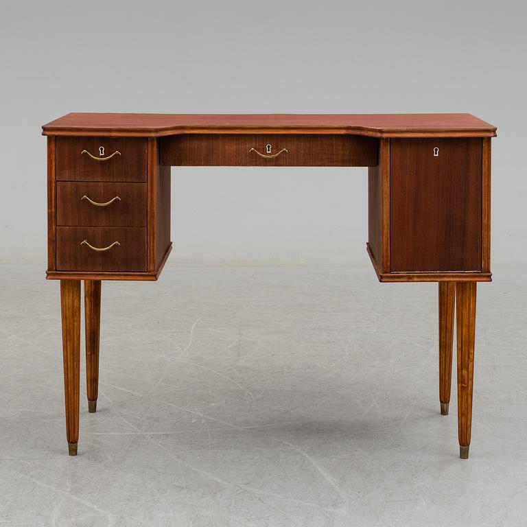 A mahogany veneered dressing table, 1950's.