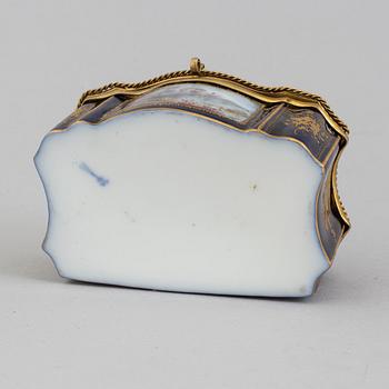 A circa 1900 porcelain box, Meissen style mark.