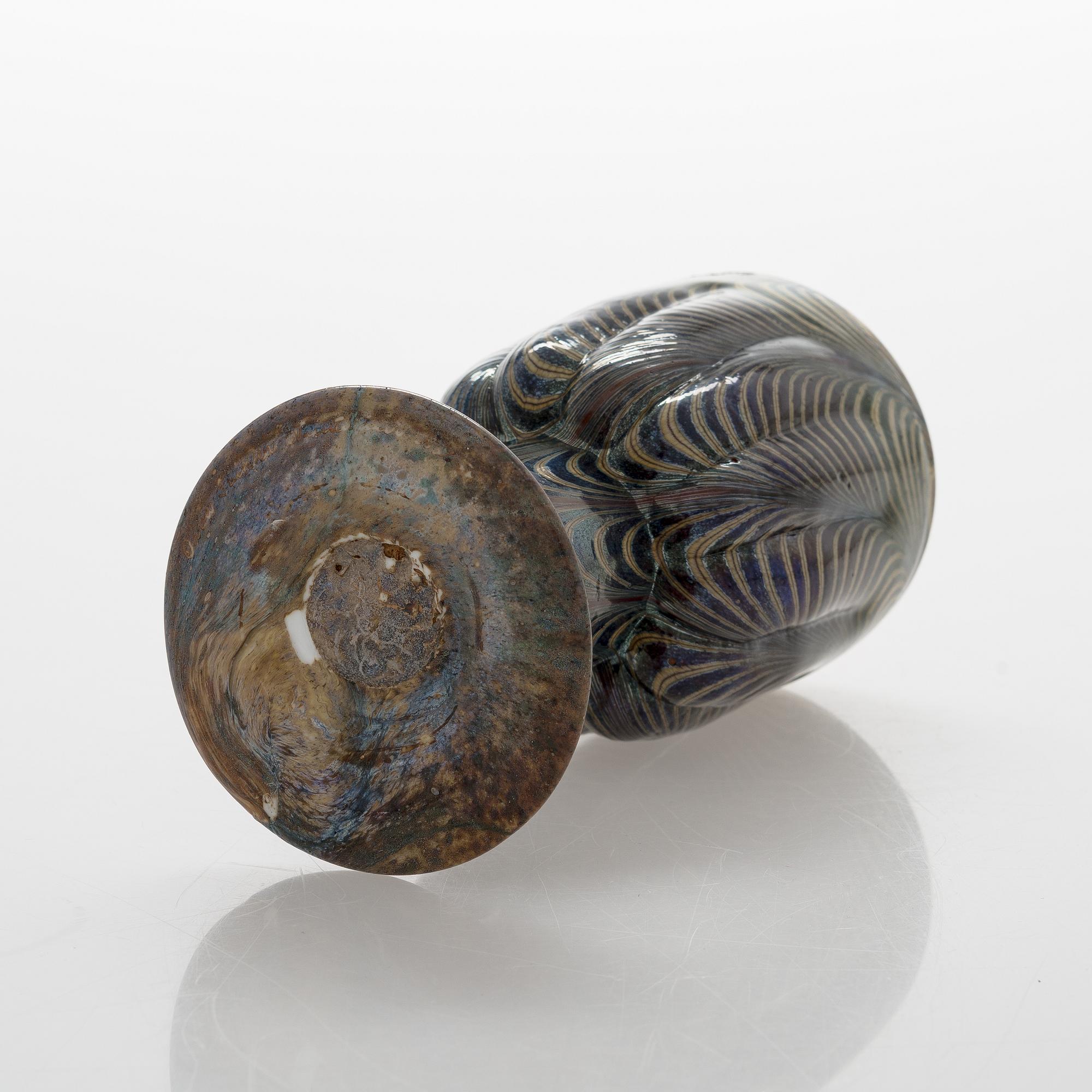 Oiva Toikka, an art glass signed Oiva Toikka Nuutajärvi Notsjö.