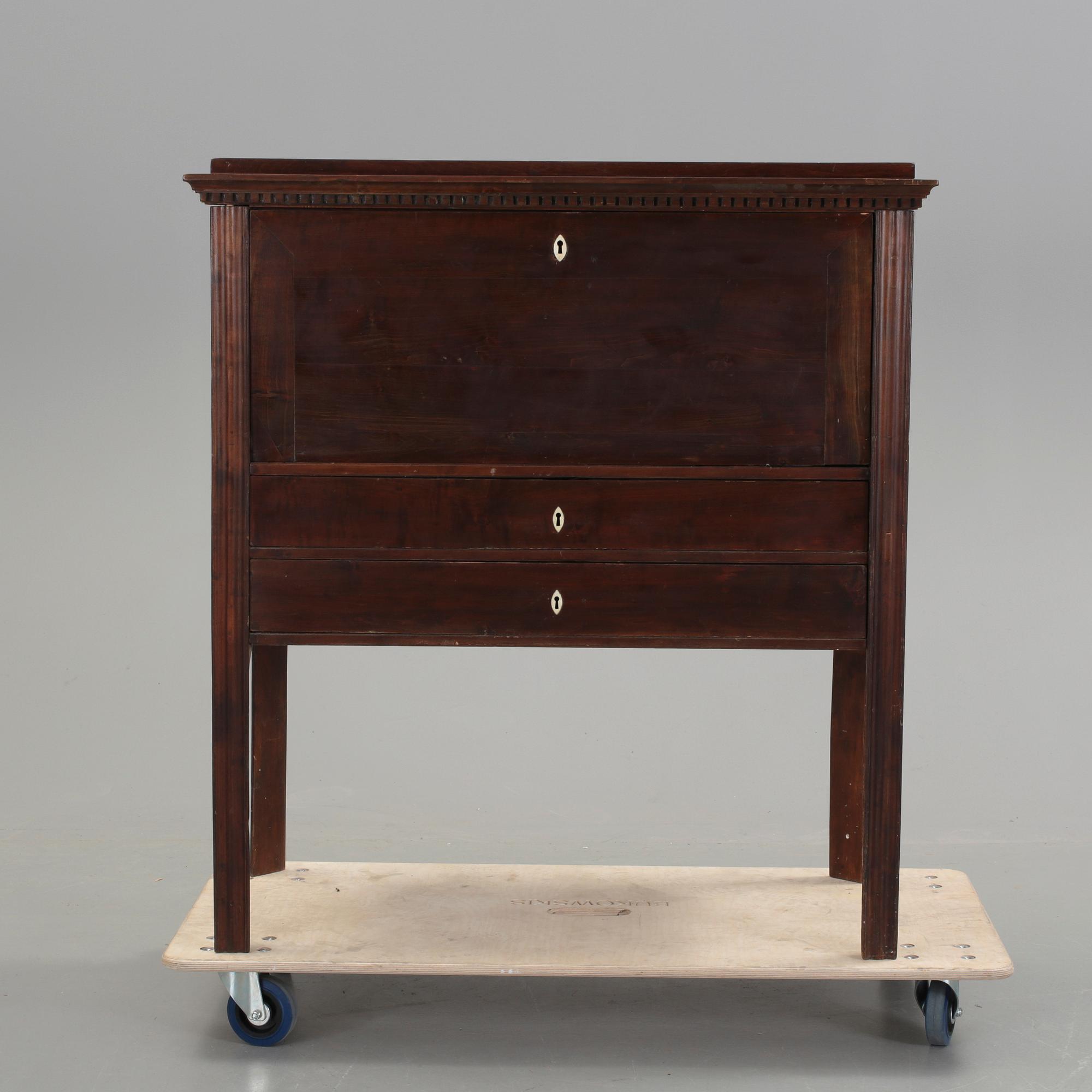 SEKRETÄR, mahogny. Sengustaviansk, 1800-talets första hälft.