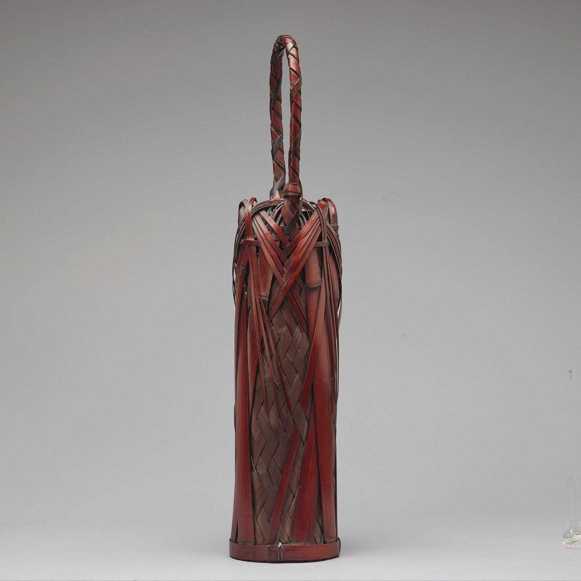 A Japanese tray, miniature pagoda and basket, early 20th Century.