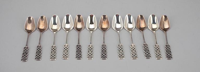 TESKEDAR, 12 st. 813 silver. David Andersen, Oslo, Norge 1950/60 l. Vikt129 g.