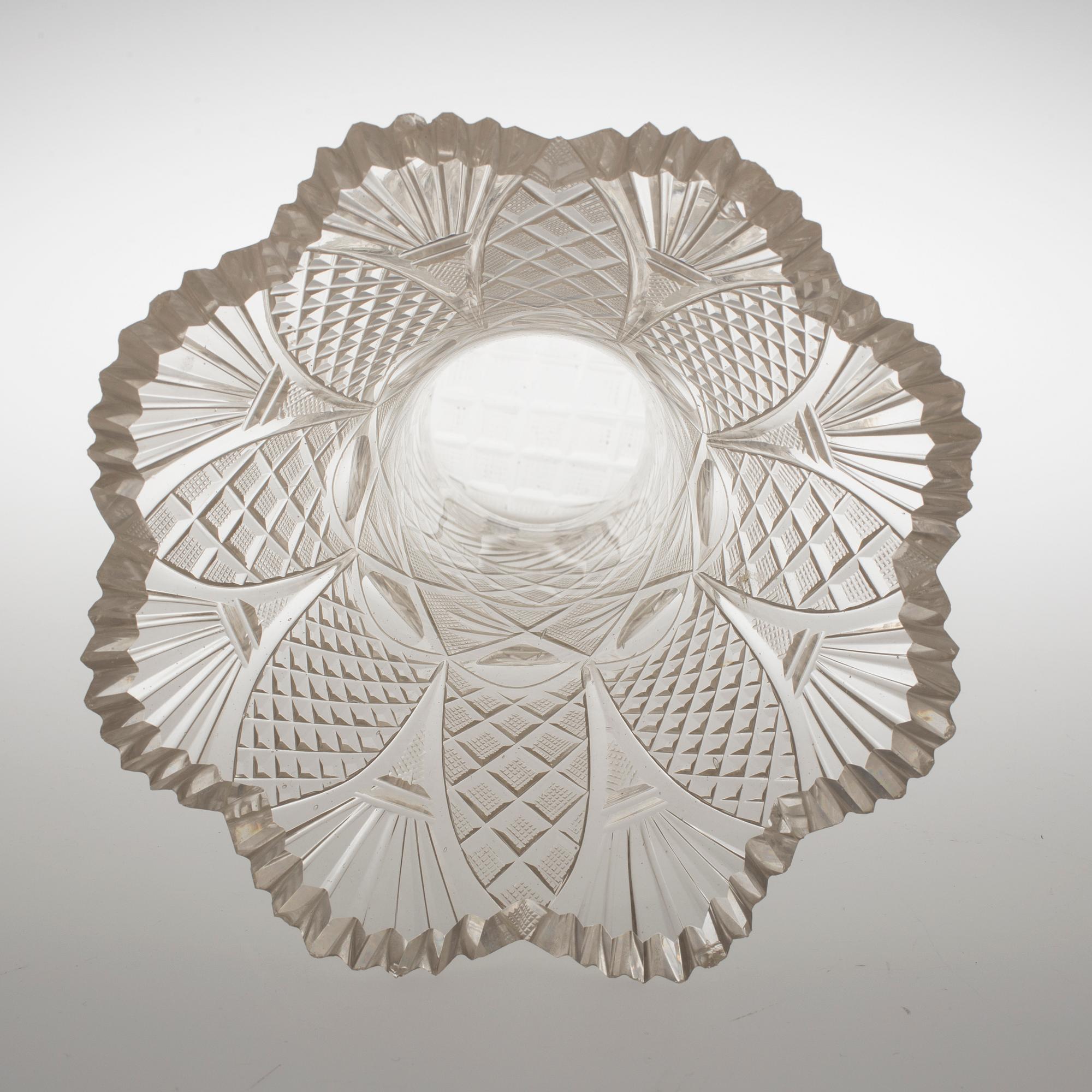 SKÅL MED VAS, Kristall, troligen Orrefors, omkring sekelskiftet 1800/1900.