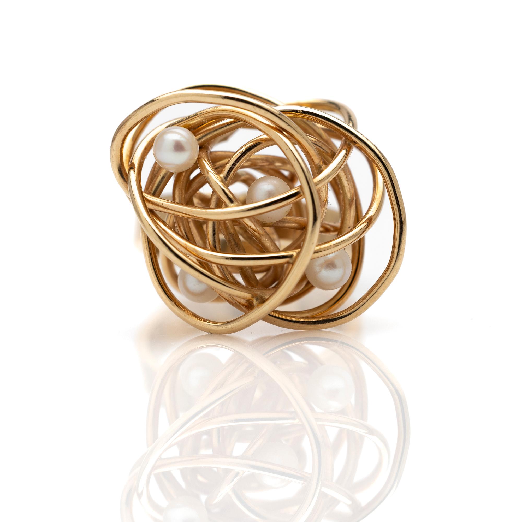 Ring, 18K guld med pärlor.