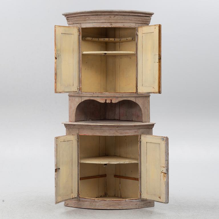 A Gustavian corner cabinet, circa 1800.