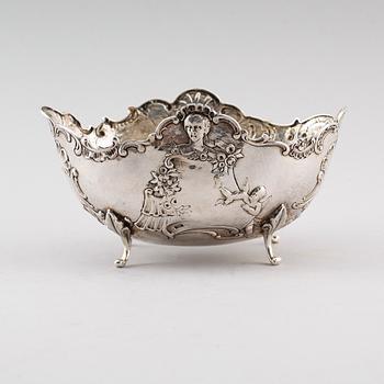 SKÅL, silver, möjligen Holland, omkring år 1900. Vikt ca 169 g.