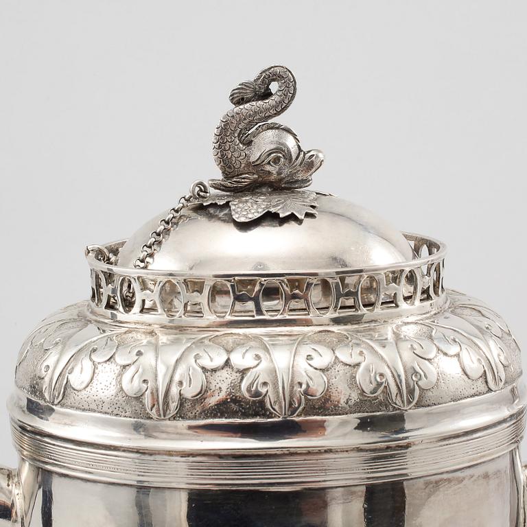 KAFFEKANNA, silver, Carl Lindström, Borås, empire, 1833, vikt 974 gram.