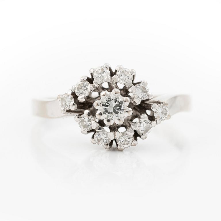 18K white gold ring with round brilliant-cut diamonds, Alton, Falköping, 1974.