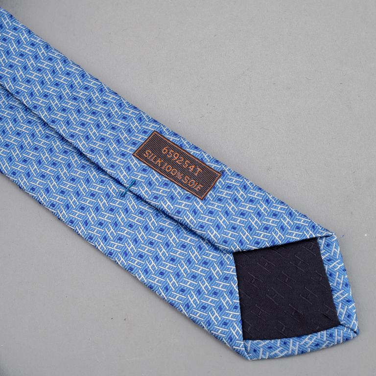 Hermès, 3 silk ties.
