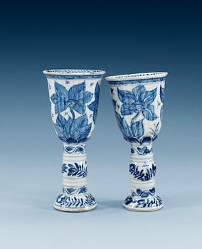 1713. A pair of blue and white goblets, Qing dynasty, Kangxi (1662-1722).