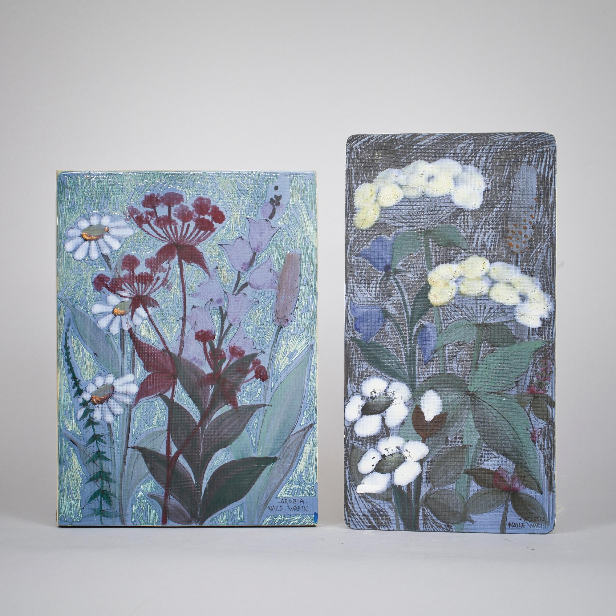 PLAKETTER, 2 st, stengods, Naile Wafin, Arabia, sign.