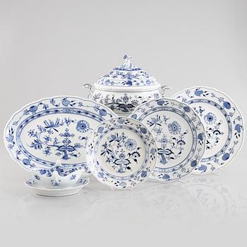 14 pieces of a "Blue Onion" porcelain service, Stadt Meissen, Germany.