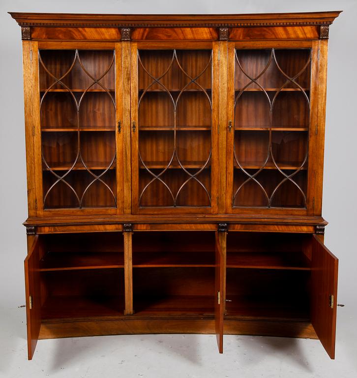 VITRINSKÅP, England, 1900-tal.