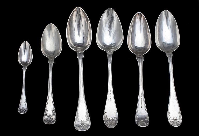 PARTI SKEDAR, 15 delar, "Fransk lilja" silver, bl a Zander & Svensson, Jönköping. 1900-talets början. Vikt ca 478 g.