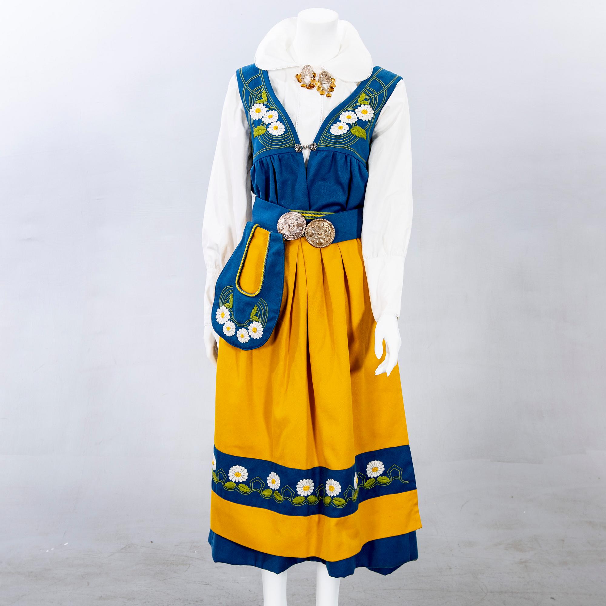 Folkdräkt "Sverigedräkten", 9 dlr 1900-talets andra hälft storl ca 38-40 Ekelund & Espe Ab.