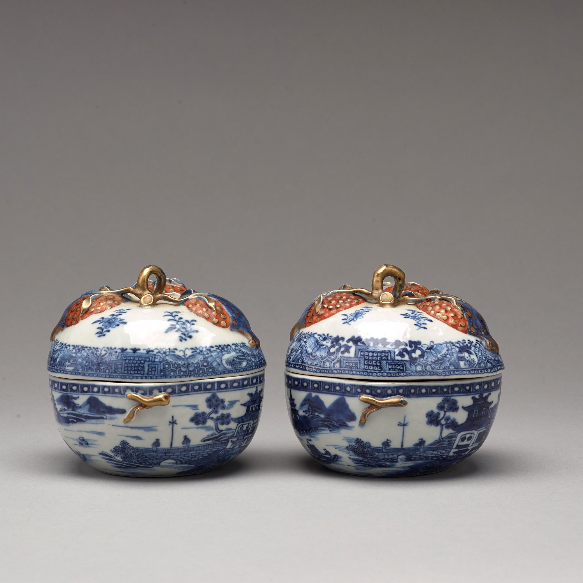 TERRINER med FAT, ett par, kompaniporslin. Qing dynastin, Qianlong (1736-95).