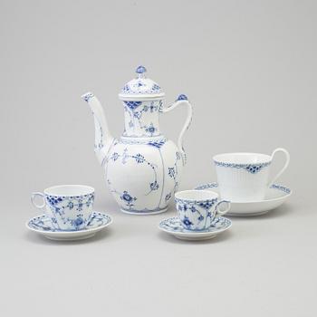 ROYAL COPENHAGEN, mat-, kaffe- och teservis, porslin, 44 delar, porslin, "Musselmalet", Danmark.