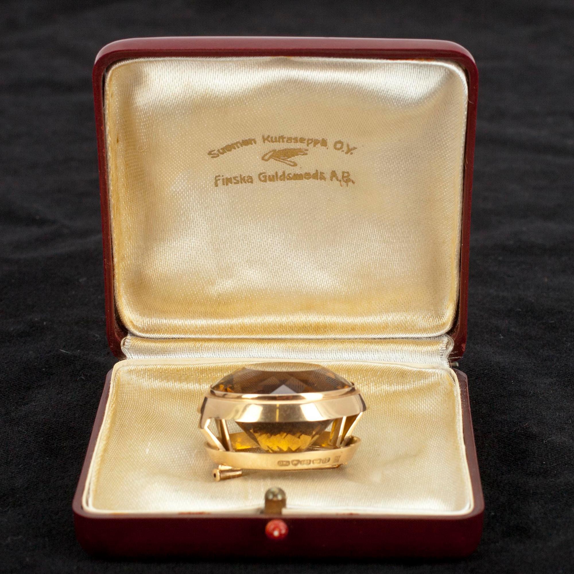 BROSCH, guld 14K, rökkvarts, Mirjam Salminen, Kaunis Koru, Helsingfors 1962.