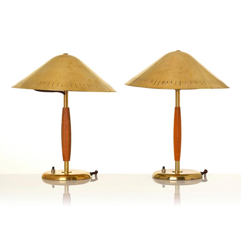 Harald Notini, bordslampor, ett par, modell "15296", Arvid Böhlmarks Lampfabrik, Stockholm, 1940-tal.