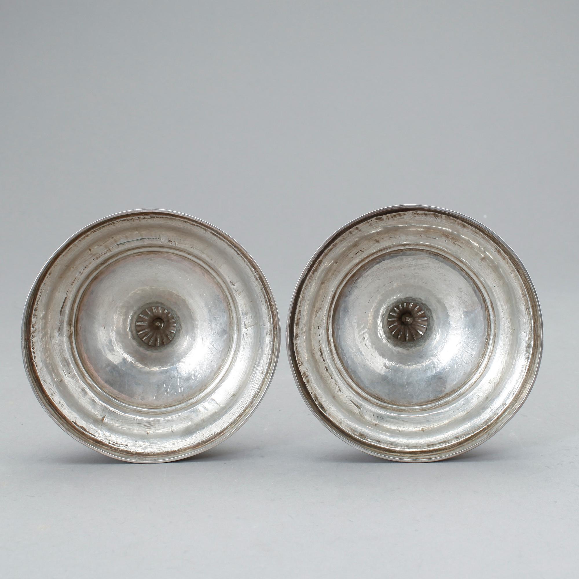 LJUSSTAKAR, ett par, silver, senempire, sannolikt Eric Winberg, Helsingfors 1843. Vikt ca 480 gram.