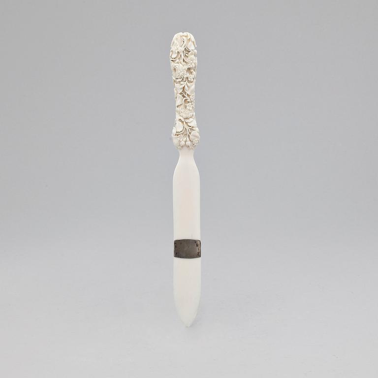 SIDVÄNDARE, elfenben, 1800-tal.