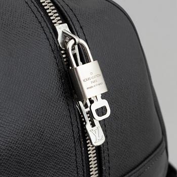 Louis Vuitton, a 'Taiga Kendall GM'.