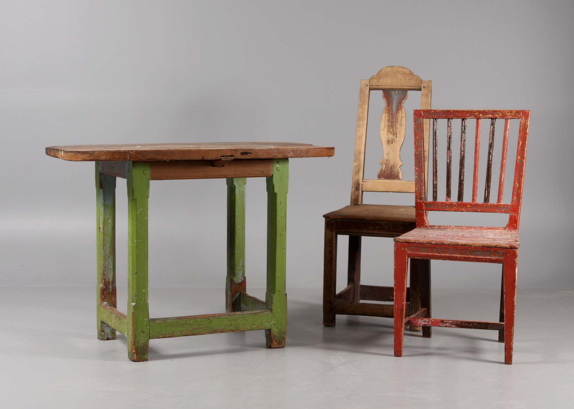 BORD och STOLAR, 2 st olika, allmoge, 1800-tal.