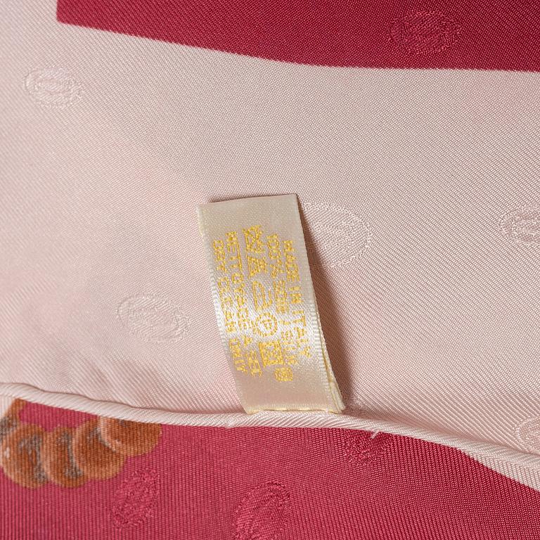 Cartier, scarf.