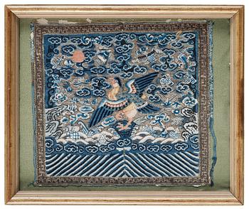 599. RANGMÄRKE, siden, s.k. Buzi. 28,5 x 30,5 cm. Qing dynastin, Kina 1800-tal.