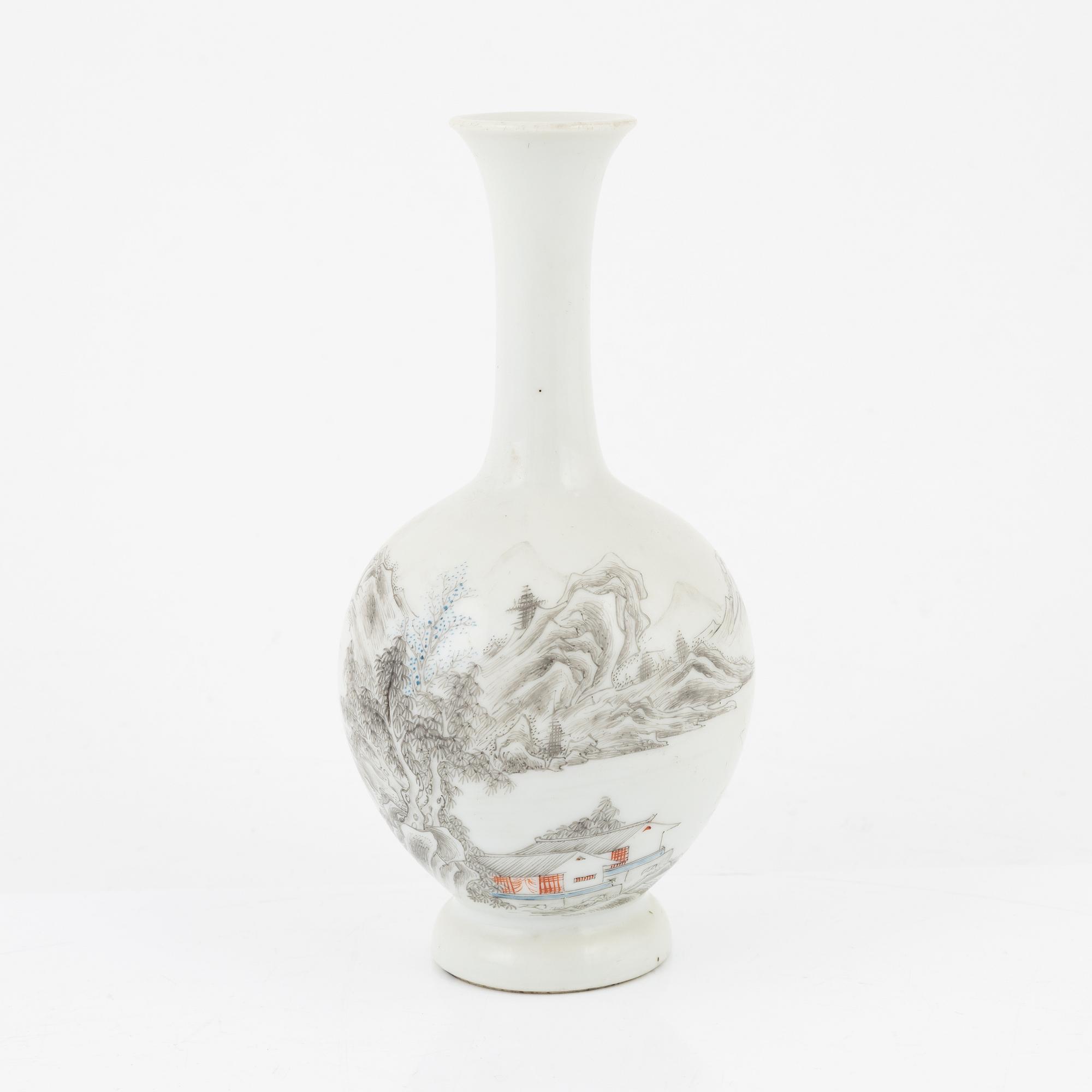 A group of Chinese porcelain objects, late Qing dynasty/20th Century. (9 pieces).