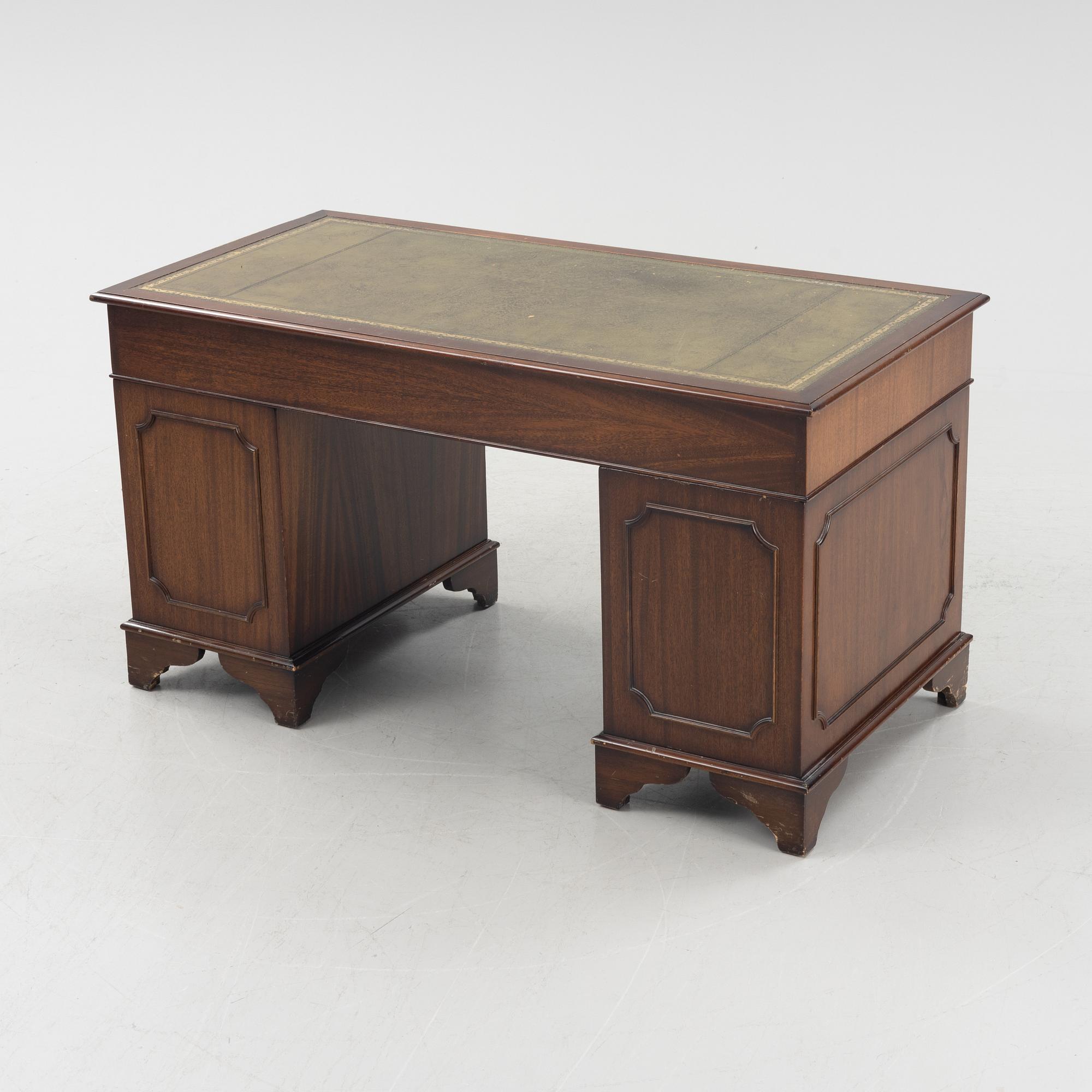 Skrivbord, engelskt, 1900-talets andra hälft.