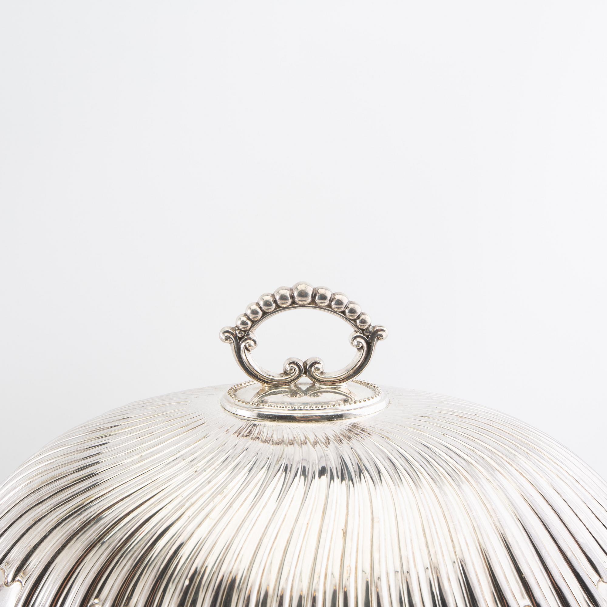 Cloche/Serving dome 2 pcs silver-plated early 20th century England.