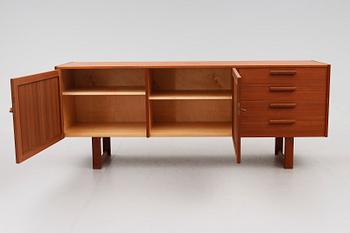 SIDEBOARD, "Domi Monté", Nils Jonsson, Troeds, Bjärnum, 1900-talets andra hälft.