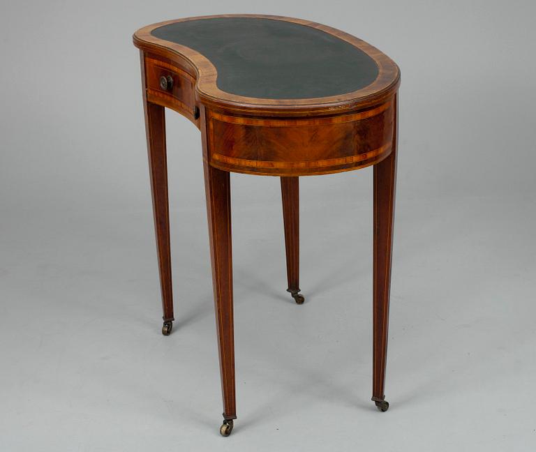 DAMSKRIVBORD, England, 1800-talets slut.