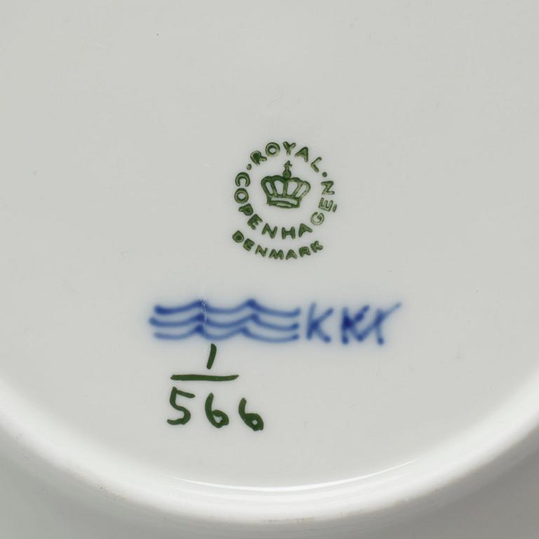 A 23 pieces of Royal Copenhagen dinner service of 23named "Musselmalet".