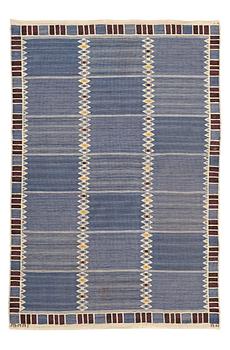 221. Barbro Nilsson, MATTO, "Salerno blå med enkel bård", flat weave, ca 252,5 x 172,5 cm, signed AB MMF BN.