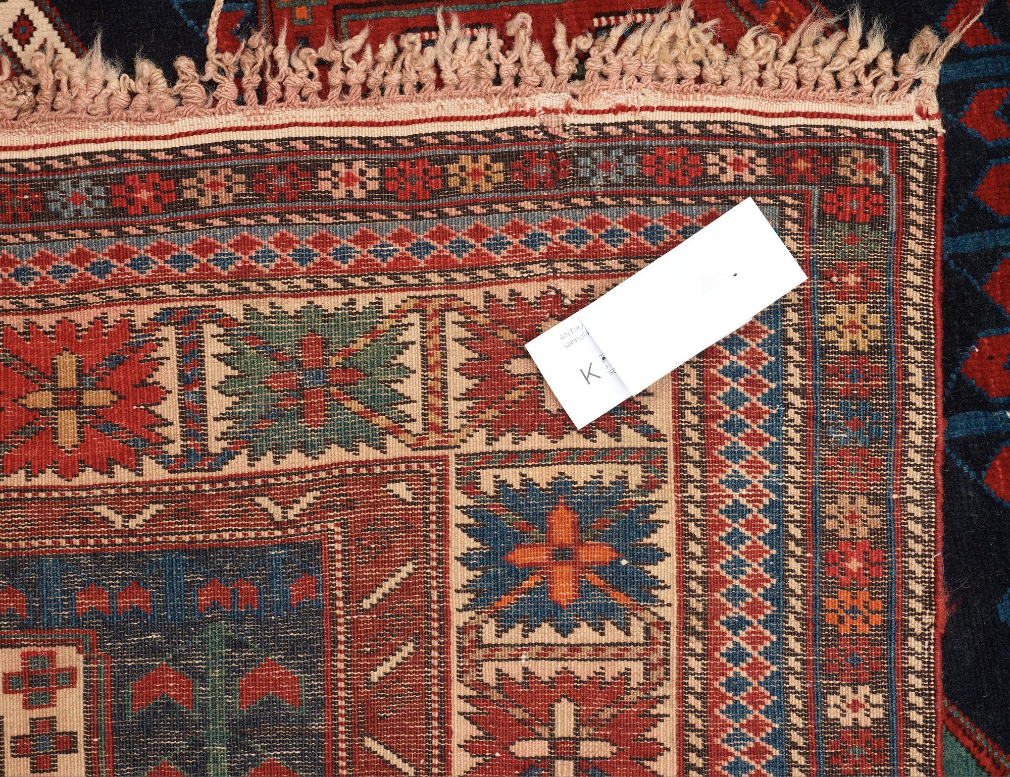 ANTIQUE/SEMI-ANTIQUE SHIRVAN probably. 191,5 125 cm.