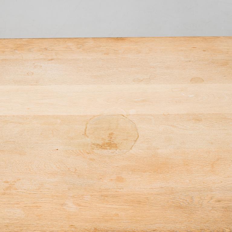 Børge Mogensen, an oak model 262 coffee table for Fredericia Stolefabrik.