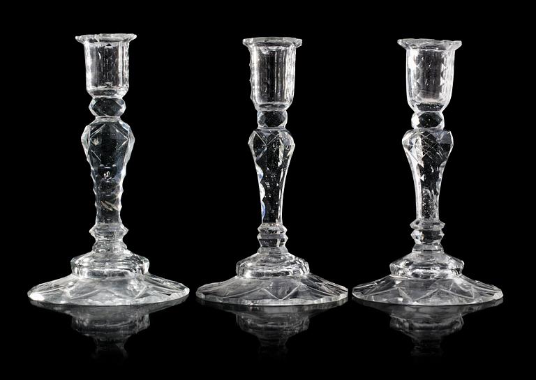 LJUSSTAKAR, tre stycken, glas. England/Irland omkring 1800.