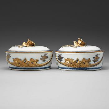 367. A pair of blue and white tureens, Qing dynasty, Qianlong (1736-95).